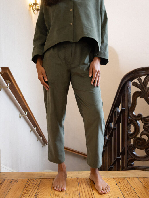 Pantalon Mimosa en velours de coton vert olive